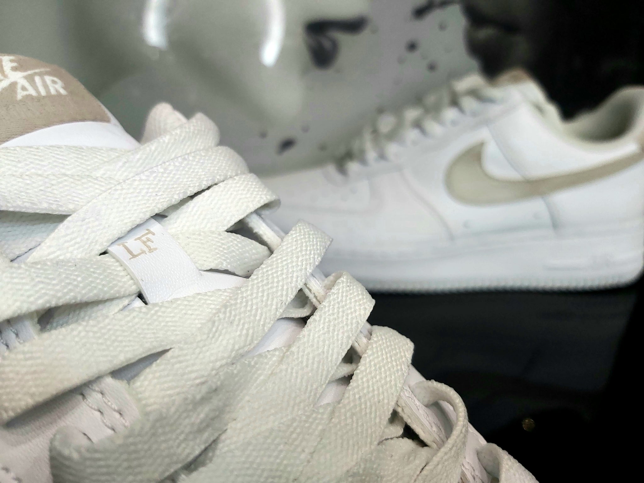 Nike af1 pantone white swan